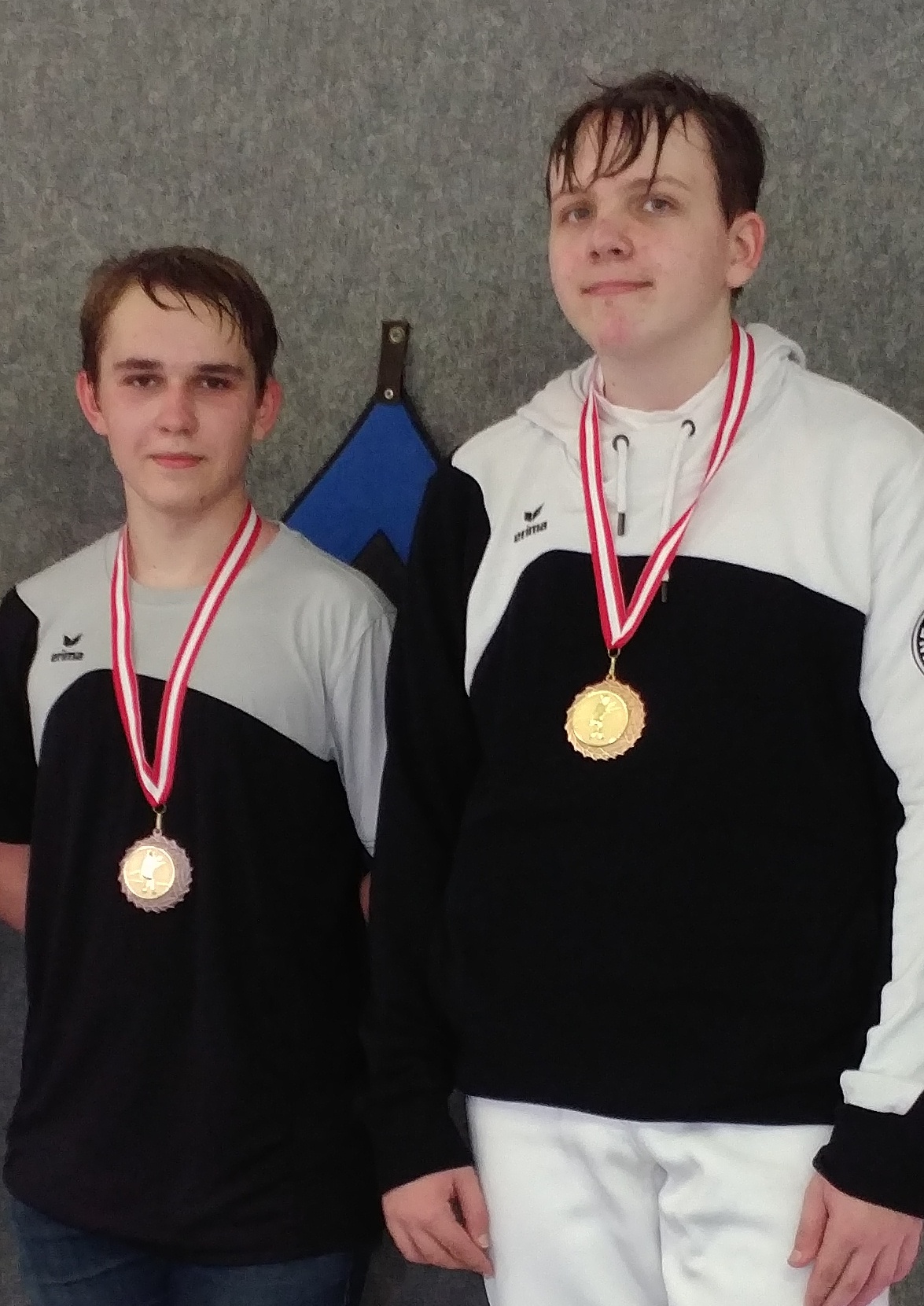 Yannic und Alexander mit ihren Bronzemedaillen beim Barbasetti-Turnier.