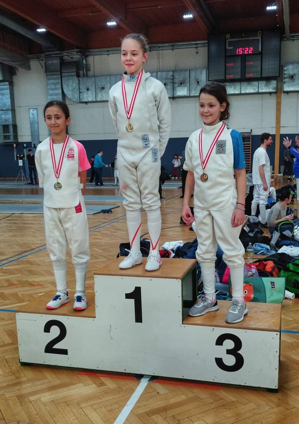 Medaillen bei den Jüngsten: Sofia mit Silber und Mariella mit Bronze.